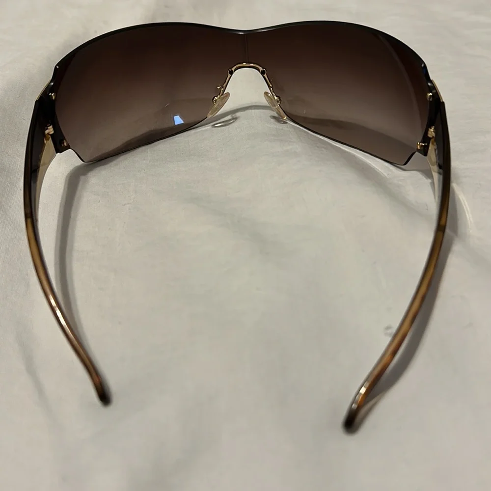 Prada sunglasses - Picture 3 of 4